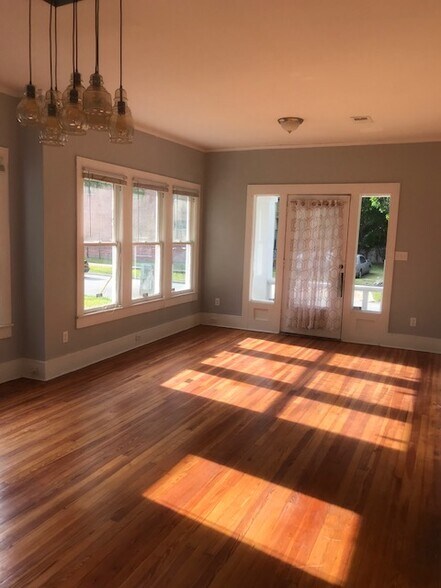 Main living area - 2712 Dellwood Ave