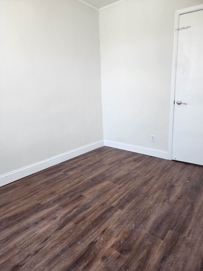 Building Photo - 6410 Myrtle Ave