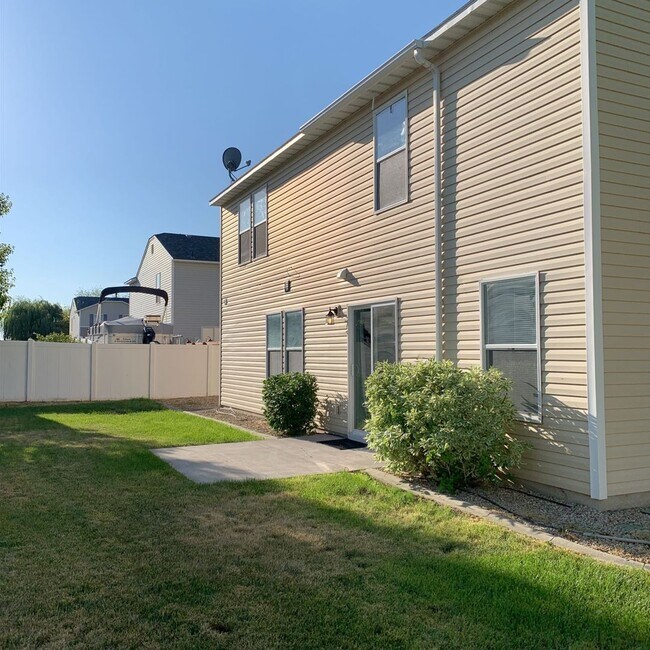 Building Photo - 304 E Ivy Glade St