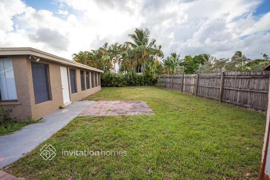 Building Photo - 4870 Poseidon Pl