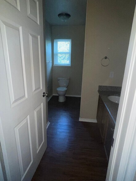 Building Photo - 417 NW 22nd St