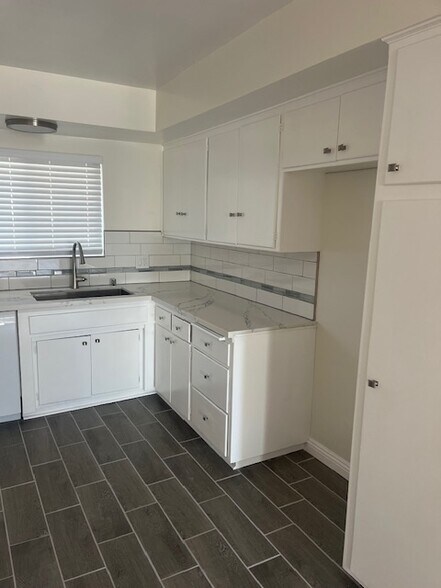 Building Photo - 53 Suffolk Ave