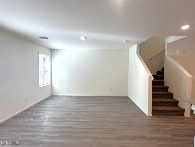 Building Photo - 9927 Saffron Hls St