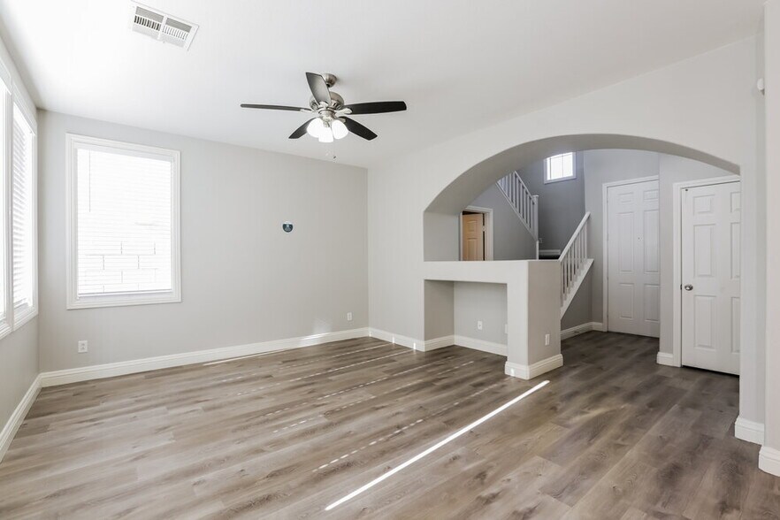 Building Photo - 1857 Bayhurst Ave