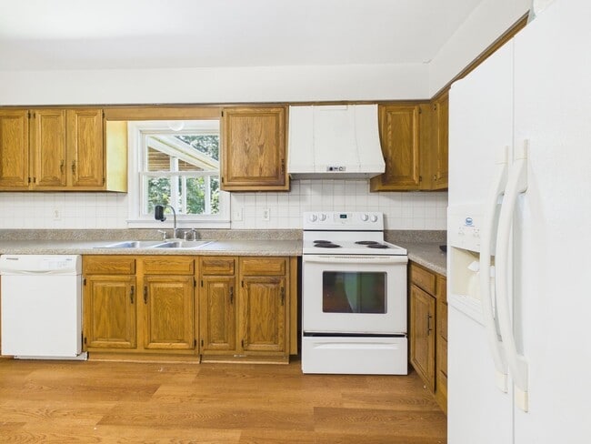 Building Photo - 3041 Clintwood Rd