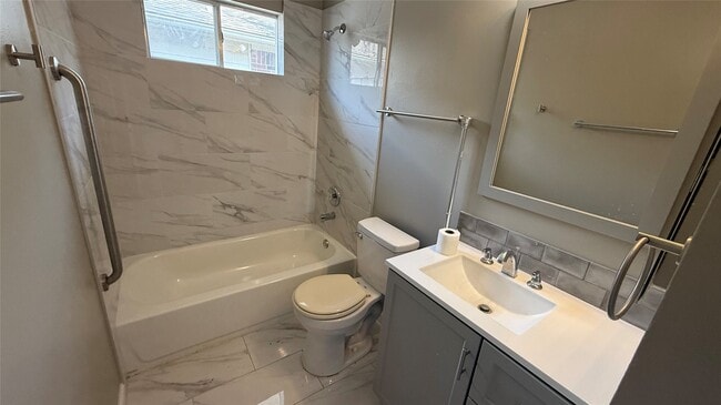 Building Photo - 4026 Redwood Hill Ct