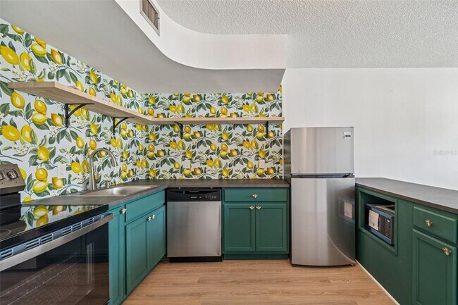 Building Photo - 4511 S Oak Dr