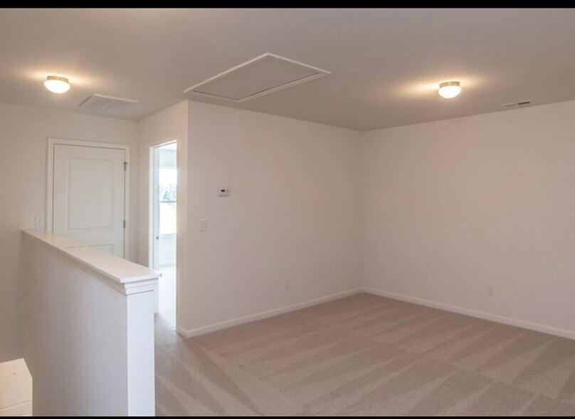 Building Photo - 106B Brookshire Lane