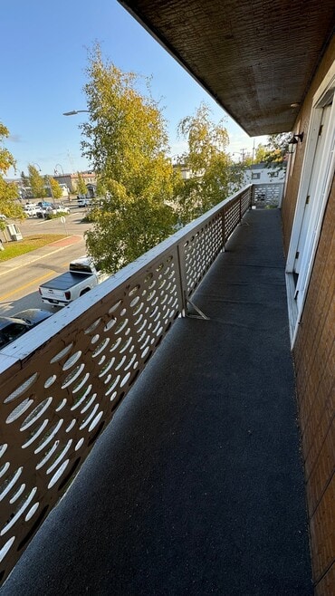 Building Photo - 635 10th Ave