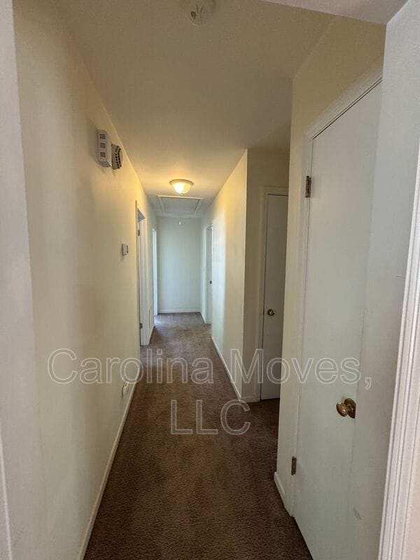 Building Photo - 502 Rosebud Ln