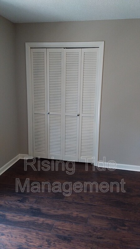 Building Photo - 627 Tambay Dr