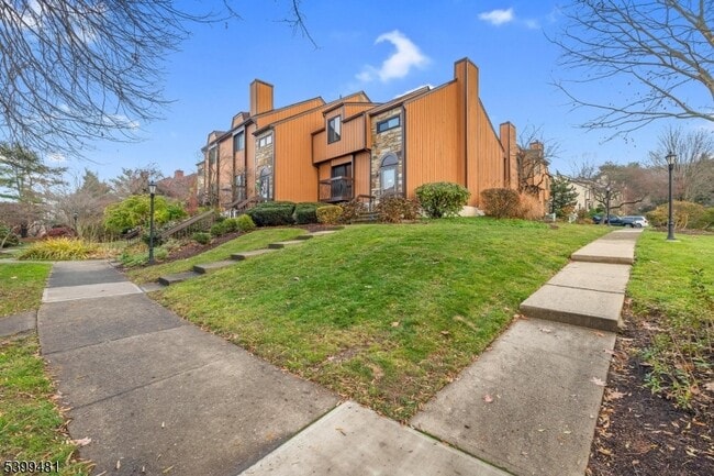 Building Photo - 107 Wimbledon Square