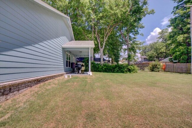 Building Photo - 4 Bed / 2.5 Bath Home in Kendall Whittier – Minutes to Downtown Tulsa & University of Tulsa | Gar...