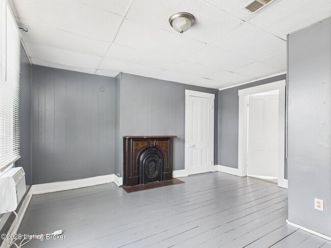 Building Photo - 1919 Center St