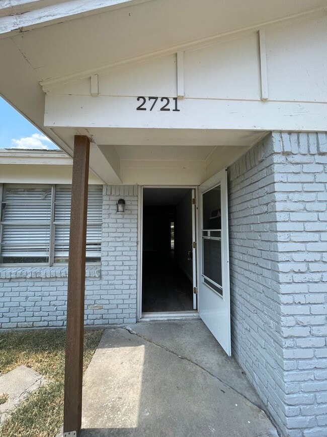Building Photo - 2721 Ash Park Dr
