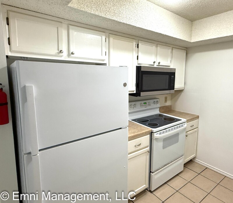 Building Photo - 2706 Jade Rd