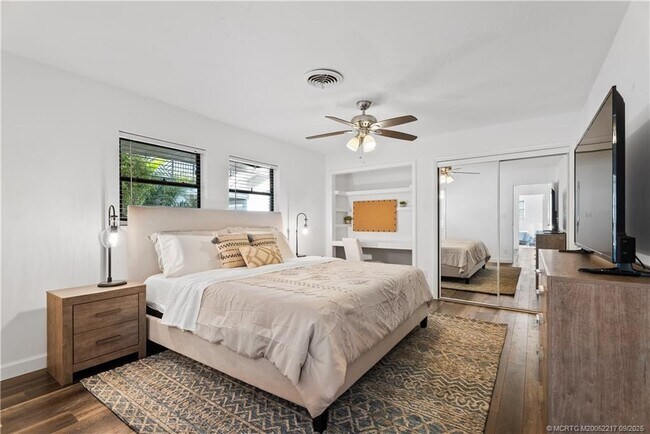 Building Photo - 1229 SW Dyer Point Rd