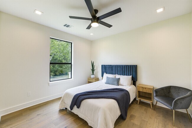 Building Photo - 5831 Outer Banks St