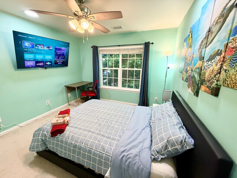 Building Photo - Room in House on Arbor Vista Dr