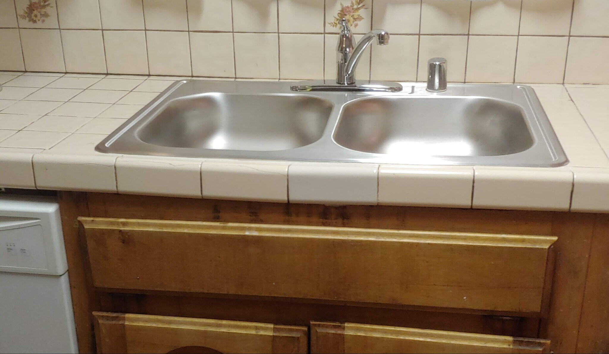 Stainless steel sink - 13177 Nicola Rd