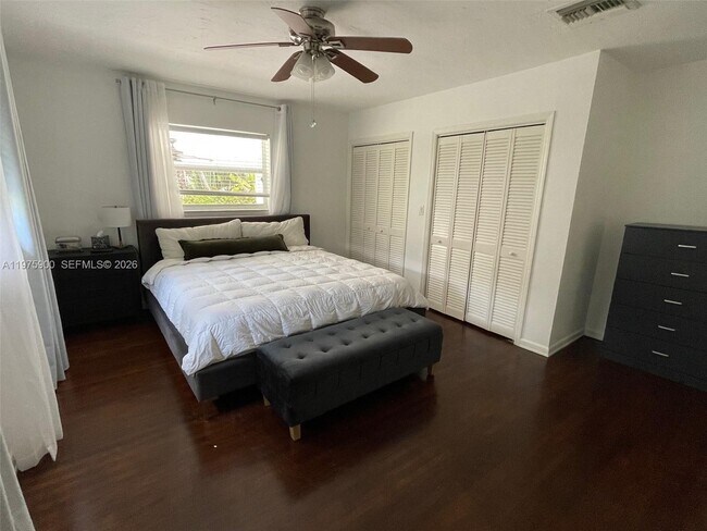 Building Photo - 1420 Baracoa Ave