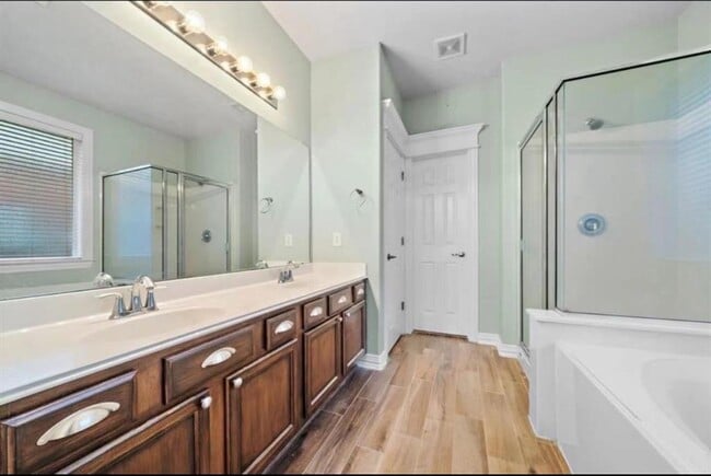 Building Photo - 17923 Serene Shore Dr