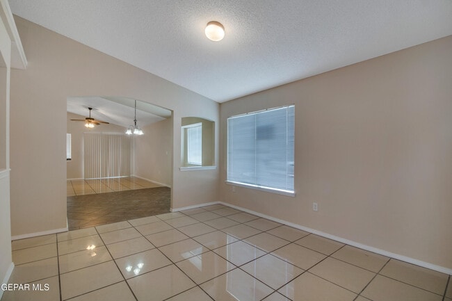 Building Photo - 14299 Desert Point Dr