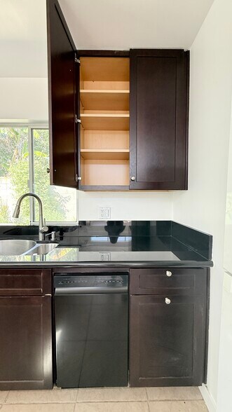 Building Photo - 11141 Greenlawn Ave