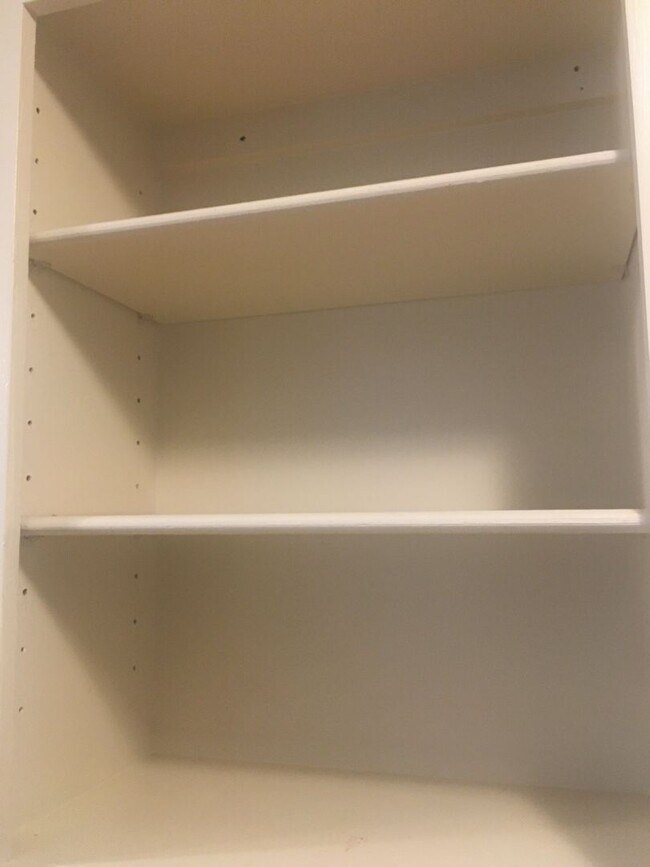 Building Photo - Chico 2 bed, one bath Duplex Private court...