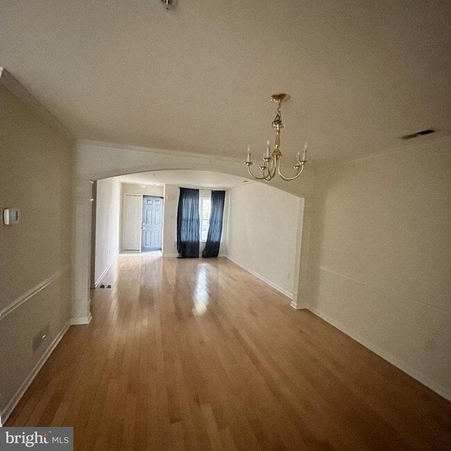 Building Photo - 202 Oaktree Ct