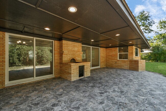 Building Photo - 1805 East Ave