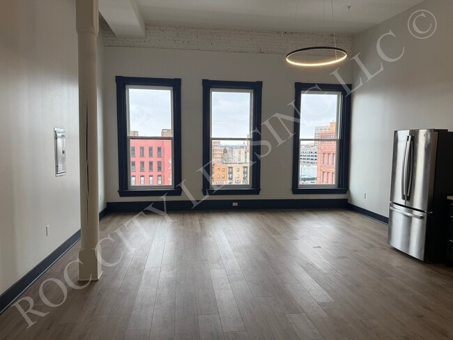 Building Photo - 151 St Paul St