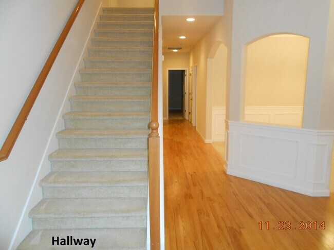 Building Photo - Beautiful 4 Bed 3 Bath with Bonus Room Home in Convenient Location in Lynnwood.