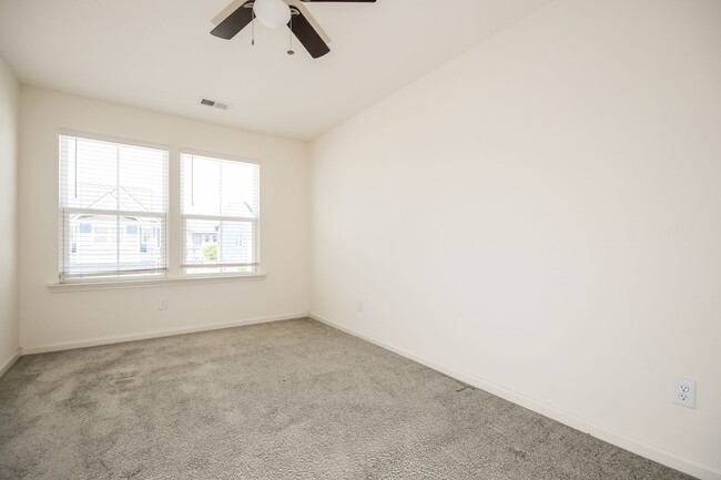 Building Photo - 438 Trotters Ln
