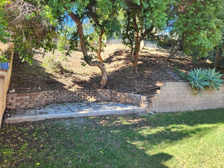 Building Photo - 3 Bonanza Ct