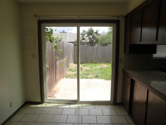 Building Photo - 224-226 Skylark Ct