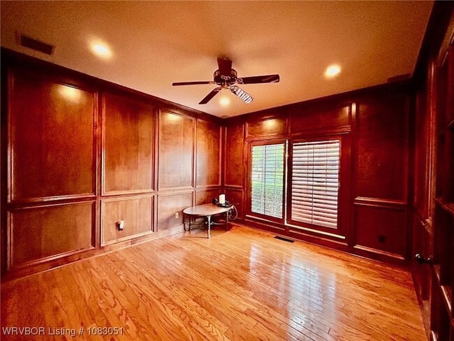 Building Photo - 1801 Oak Forest Dr