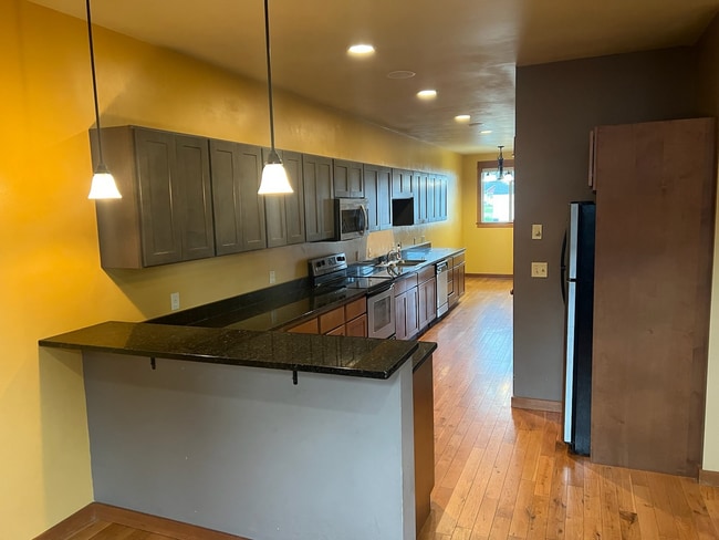 Building Photo - GORGEOUS, Spacious 3 bedroom, 2.5 bath condo