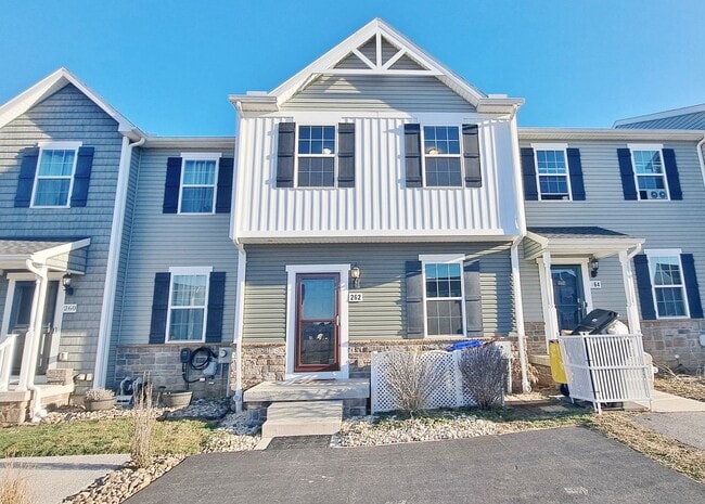 Building Photo - 3 Bed / 3-1/2 Bath Single Family Townhome