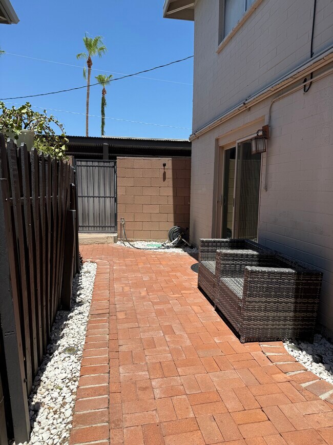 Building Photo - 4114 E Calle Redonda