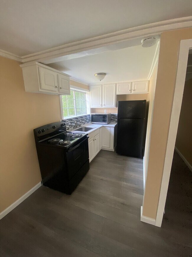 Building Photo - Mobley