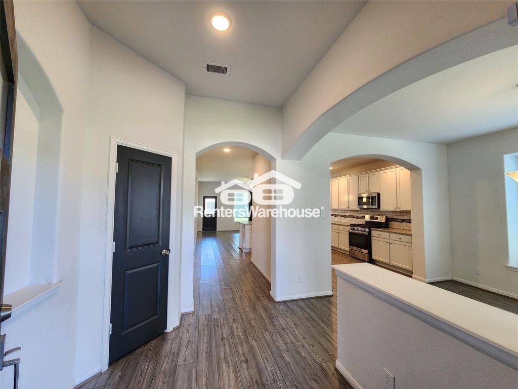 Building Photo - 411 Alaska Cedar Dr