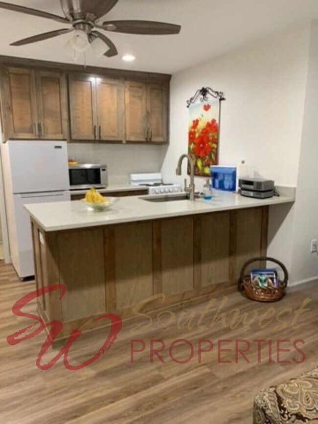 Building Photo - Absolutely gorgeous 1 bedroom 1 bath bouti...