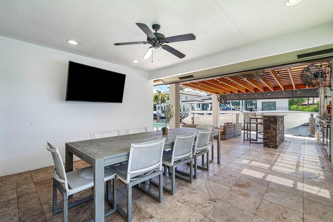 Building Photo - 740 NE 36th St