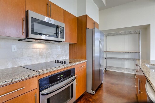 Building Photo - 2235 E 6th St