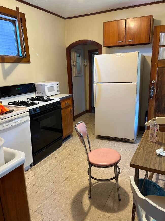 Building Photo - 23 Spruce St