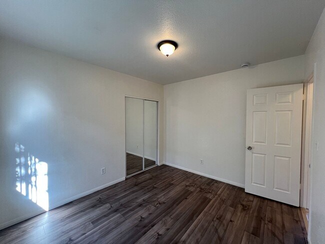 Building Photo - 8416 1/2-8416 1/2 Graham Ave