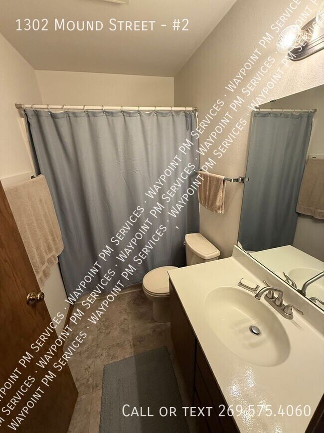 Building Photo - 1302 Mound St