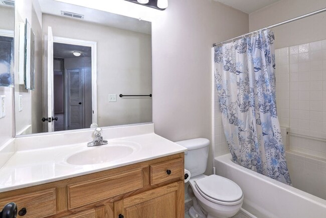 Building Photo - 130 Ellis Dr