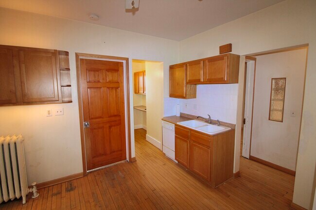 Building Photo - 2927 N Newhall St